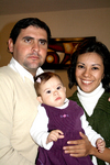 01122009 Matilda González Segura el día de su fiesta de primer año de edad, junto a sus papás Gerardo González y Anabel Segura de González.