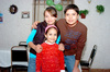 04122009  Óscar Enrique López Soto el día de su fiesta de quince años en compañía de sus hermanas Lucy del Carmen y María Isabel.