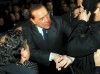 Antes de ser golpeado, Berlusconi había atacado nuevamente a la magistratura, y las fuerzas del orden intervinieron para evitar enfrentamientos entre seguidores y opositores del jefe de gobierno, de 73 años de edad y que enfrenta varios juicios por corrupción.