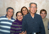 09122009 Monseñor Francisco Castillo en su aniversario sacerdotal fue festejado por un grupo de amigos. Luce junto a Isidro Soto, Sara María, Beatriz y Rosa María Huerta.