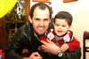 20122009 Conrado con su hijito Conrado.