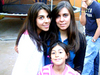 24122009 Alejandra G. de González con sus hijas Andrea y Daniela.