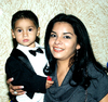 24122009 Emiliano Vizcarra Serna en su fiesta de tres años con su mamá, Sra. Érika Serna González.