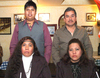 24122009 Carlos Alberto Gómez, hijo del homenajeado (al centro) acompañado de Jorge Caballero y Yamil Darwich.