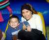 25122009 Emilio Trejo con su mamá Gladis de Trejo.