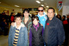 25122009 Puebla. Ricardo Treviño fue recibido por sus padres Ricardo y Martha y sus hermanos Diego y Alexa, ya que viene a pasar la Navidad.