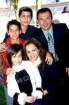28122009 Magdalena de Moreno en compañía de sus hijos Víctor, Ana Silvia, Magda, Cristina, Margarita y Paty.