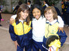 31122009 Sofía, Diana y Brenda se divirtieron al máximo en el festejo navideño realizado en su colegio.
