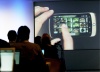 Periodistas atienden durante la presentación del nuevo móvil de Google, el Nexus One, en la sede de Google en Mountain View, California, (Estados Unidos).