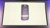 Mario Queiroz, uno de los vicepresidentes de Google, muestra el Nexus One, el primer teléfono móvil de la empresa y que tiene un diseño similar al iPhone, funciona con el sistema operativo Android 2.1 y va equipado con pantalla táctil
