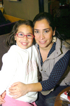 07012010 Michelle y Mildred disfrutaron de la Navidad. Son hijas de Dora Jiménez y Juan Landeros.
