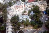 Los habitantes de Haití no han dejado de derramar literalmente lagrimas negras sobre sus muertos desde que los sorprendió el sismo de siete grados en escala de Richter el pasado martes.