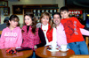 21012010 Comparten el momento. Argelia Martínez, Kenia Sáenz Martínez, Olga Martínez de Barrera, Eduardo Barrera y Daniel Barrera, convivieron en una tarde de café.