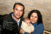 20012010 Luis Martínez y Yuriria González con el niño Santiago Martínez.
