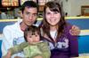 24012010 Michael, Nadia y el bebé Nicolás Schuler.