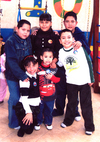 26012010 Juan Pablo Ruvalcaba en su fiesta de cumpleaños, acompañado por sus primitos, Jareth, Mayra, Esteban, Mellanie y Enrique.