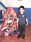 28012010 Rodrigo Salazar Rentería festejó su sexto cumpleaños con divertida piñata.