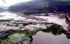 Unos mil 200 turistas de distintas nacionalidades intentan sobrellevar la angustiante espera para ser rescatados de este poblado cerca del centro arqueológico de Machu Picchu que quedó aislado por la crecida del río Vilcanota y persistentes lluvias que castigan esa zona turística de Perú.