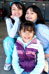 30012010 Muy lindas posan María José, Paulina y Marytere.