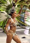Integrantes de las escuelas de samba aprovechaban el buen tiempo y ajustaban los últimos detalles de las coreografías o de los carros alegóricos que desfilarán.