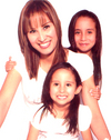 14022010 Yadira en compañía de sus hijas, Frida y Karime Elías Acosta.