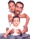 14022010 Roberto en compañía de sus pequeños José y Ángel Elias Acosta.