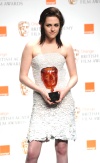 Kathryn Bigelow, directora de The Hurt Locker, no pudo ocultar su felicidad al ganar el BAFTA como mejor película y mejor dirección, imponiéndose a su ex marido, James Cameron.