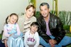 25022010  Mariana Torres Cárdenas en su cumpleaños junto a sus papás Alicia Cárdenas de Torres y Arturo Torres, y de su hermanita Ángela.