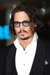 El 'actor fetiche' de tim burton, Johnny Depp en la alfombra verde del estreno mundial de 'Alice in Wonderland'.