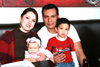 27022010 Nidia Ibarra y Luis García con sus hijos Regina y Luis Alfredo.
