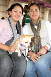 07032010 Hersilia Zamonsett, Fernando Corripio y el manejador Ramón Ricardo con Gala, ejemplar de la raza York Shire Terrier.
