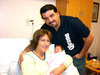09032010 Felices. Annete en los brazos de su mamá Jannete Díaz Ceballos de Tueme y  su papá Mauricio Tueme Habib.