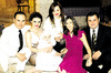 Maribel Murra con sus hijos Isabel y Elías.