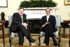 En la Casa Blanca, donde el presidente Barack Obama se reunía con el primer ministro irlandés, Brian Cowen, se esperaba un ambiente festivo y, a la vez, cargado de política.