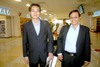 20032010 México. Huang Ming Wu y Chieh-Chang Yeh en la sala de espera del aeropuerto.