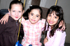 22032010 Andrea Camila Quiñones, Valeria Jimena Limones y Aranza Ivette Sánchez disfrutaron de reciente festejo infantil.