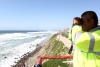 Varios bañistas que se encontraban en una playa de Tijuana, salieron asustados de las aguas tras el fuerte sismo.