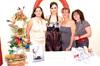 02042010 La festejada junto a Carolina Ponce y Nadia Domínguez.