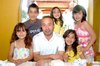07042010 José Luis Rosa con sus hijos Pepe, Andrea, Daniela, Paola y Sofía.