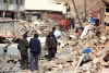 El temblor provocó el derrumbe de casas, templos y gasolineras, además de daños significativos al aeropuerto de Yushu y en las carreteras.