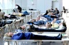 Viajeros durmieron en camillas temporales en un vestíbulo del aeropuerto internacional de Fráncfort, Alemania.