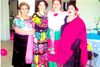 18042010 Chole Morales de González, Alejandra del Valle e Irene Rendón festejando el cumpleaños de Antonieta Pedroza.
