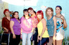 20042010 Yadira Álvarez de los Santos rodeada de las asistentes a su fiesta de regalos para bebé.