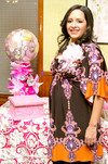 20042010 Cristina Durán Hernández, espera a su primer bebé y por ello recibió un festín.