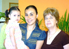 27042010 Paulina Torres Ramírez, Ludi Ramírez de Torres y Ludivina Galván Uriarte, forman tres generaciones.