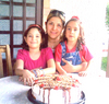01052010 María de los Ángeles Díaz Garza, el día de su cumpleaños, acompañada de sus hijas Hava Mariana y Daniela.