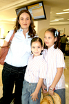 01052010 Distrito Federal. Paul Moreno fue despedido por su esposa Zulema Hernández y su hijo Ignacio.