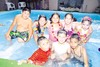 02052010 Paola Huízar Santoyo en la alberca y con sus amigos del colegio que asistieron a su fiesta de diez años.