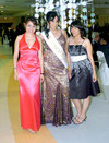 06052010 Claudia Solís, Lourdes Espinoza (reina del Club Rotario Durango) y Paty Espinoza.