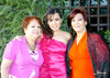 07052010 Evelyn junto a su mamá, Sra. María Luisa González y su futura suegra, Sra. Griselda Vargas Mojica.